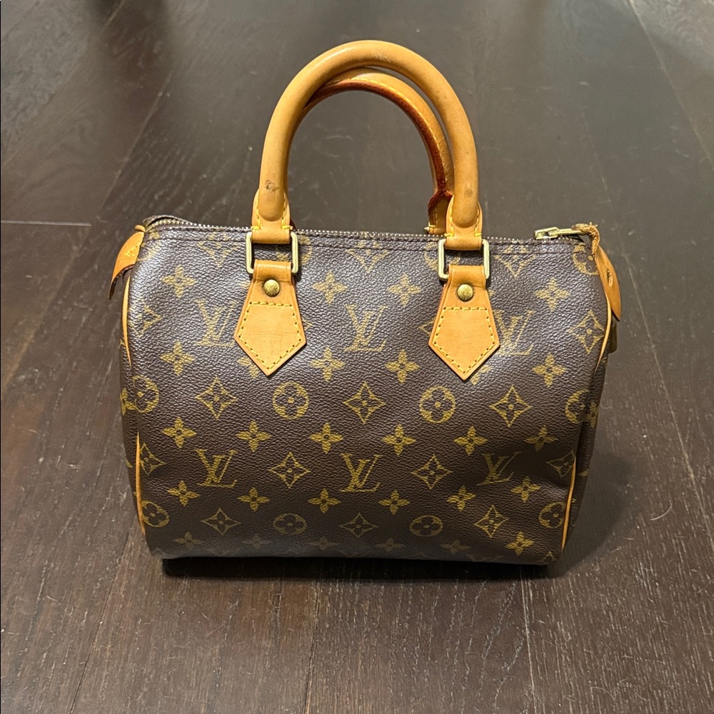 Louis Vuitton Monogram Speedy 25